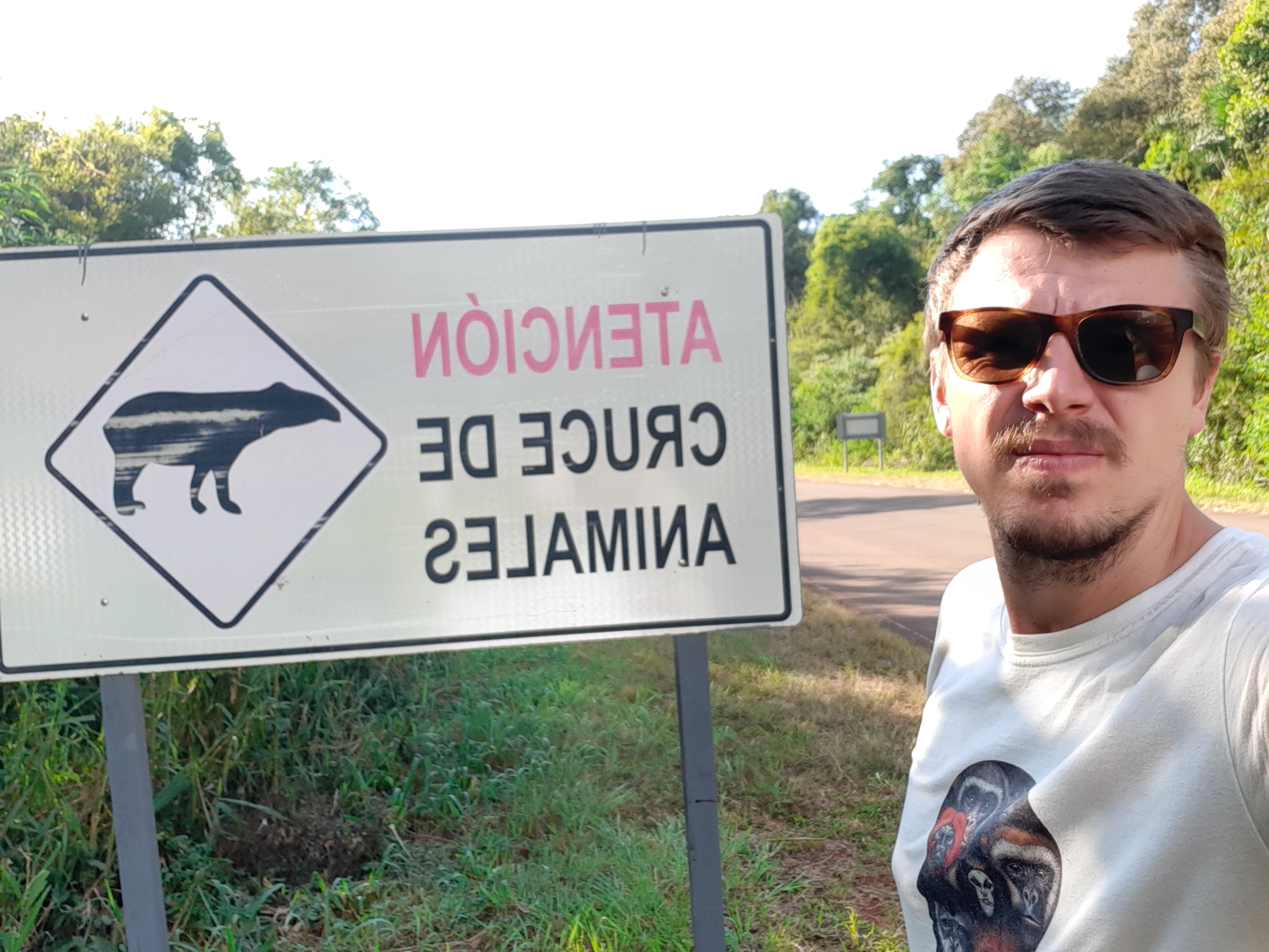 Placa de sinalização Curse de Animales no interior do Parque Uruguaí Ruta 19 Argentina